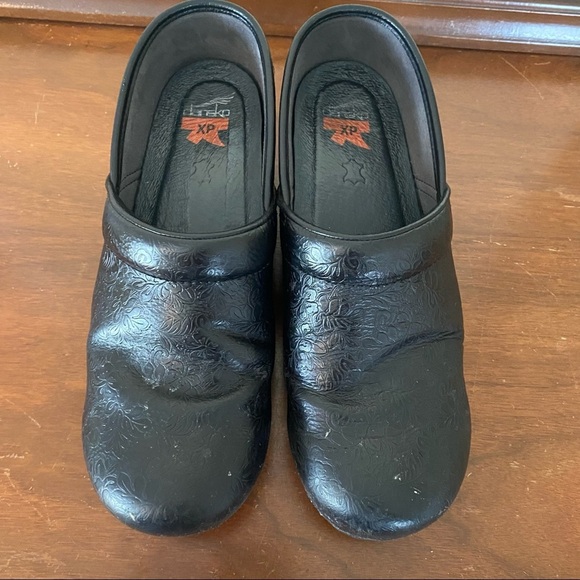 Dansko XP Black Leather Embossed Clogs - Picture 2 of 8
